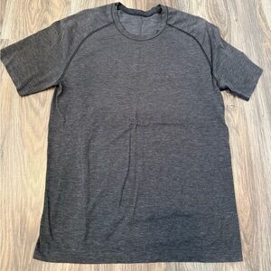 Lululemon a men’s T-shirt